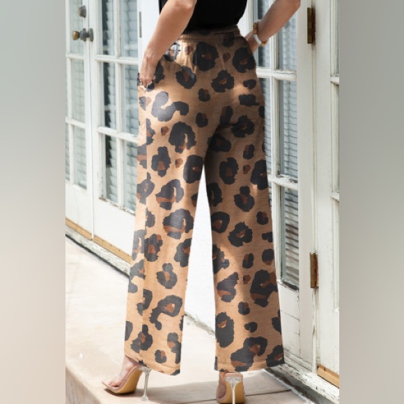 NWT! Fabulous Cheetah/ Leopard Draw String Wide Leg Casual Pants! 💕 - Picture 2 of 6
